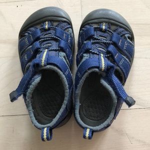 Size 7 Baby/Toddler blue Keen sandals